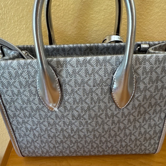Michael Kors monogram silver tote/shoulder bag - Picture 4 of 6